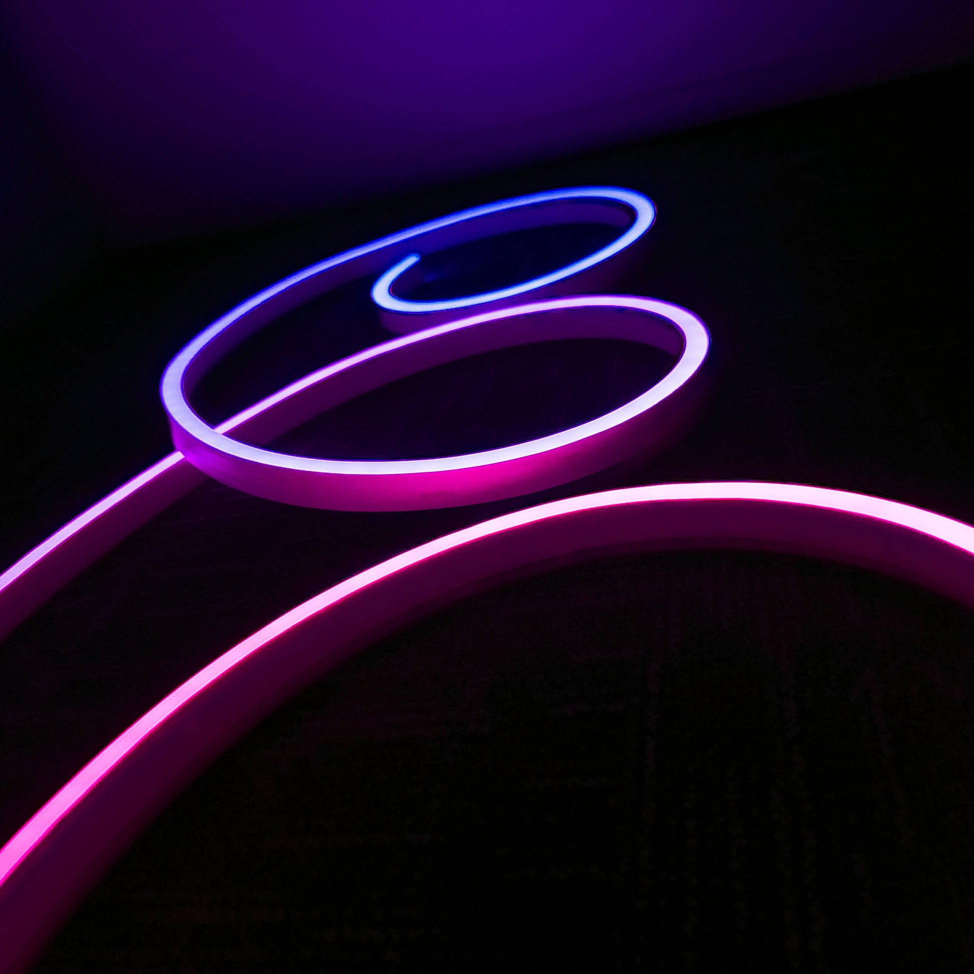 Neon Edge | RGB Chasing